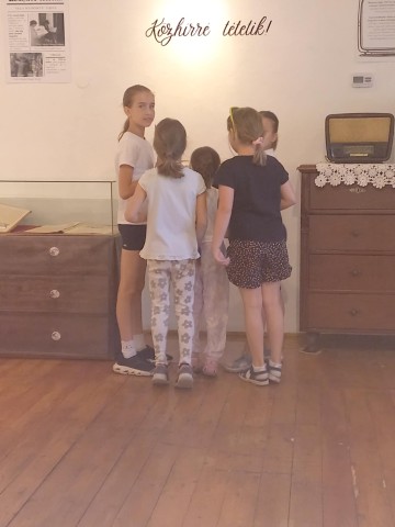 Motívumkeresés a tájházban.