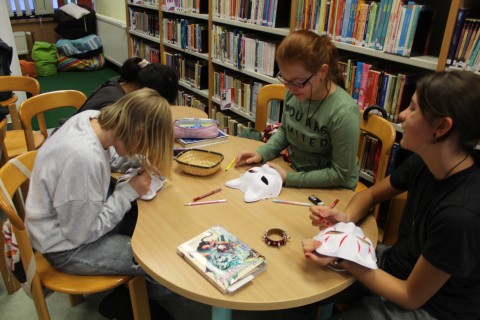 Kitsune álarc festés